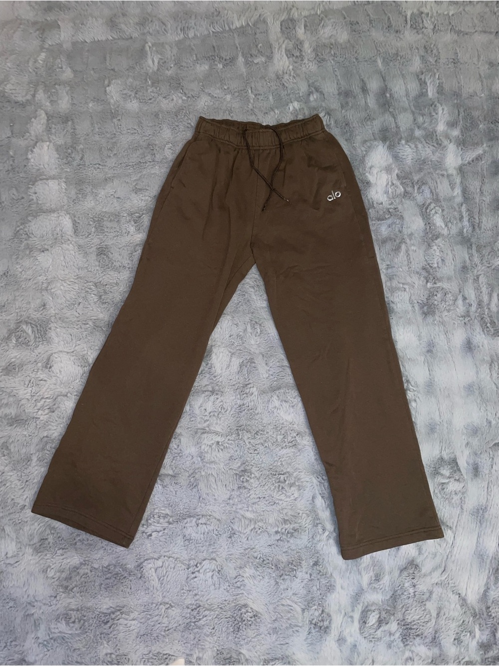 ALO Yoga women’s Dark Brown Relaxed Sweatpants with Drawstring